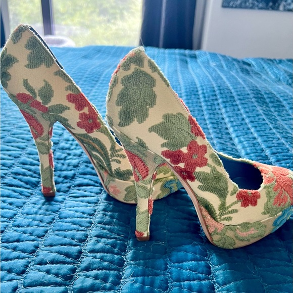 Dolce & Gabbana Tapestry/Brocade Platform Floral Pump - Picture 2 of 5
